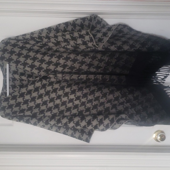 Charlie B poncho - Picture 1 of 5